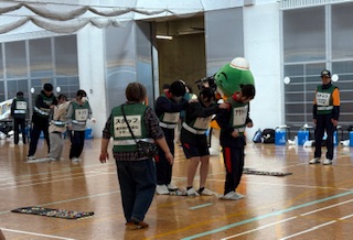 ぼうさい選手権スリッパで石